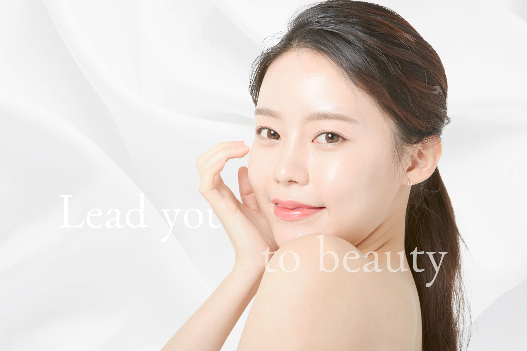 春日部市でネイルやまつエク、リフトアップ効果が期待できるフェイシャルを行うエステサロンです。