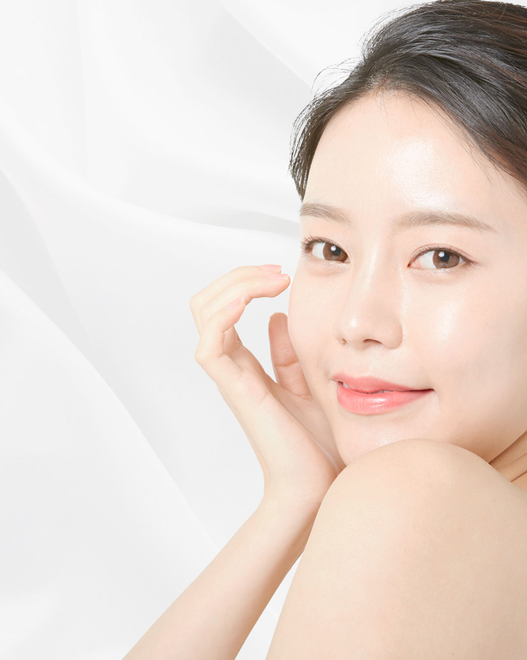 春日部市でネイルやまつエク、リフトアップ効果が期待できるフェイシャルを行うエステサロンです。